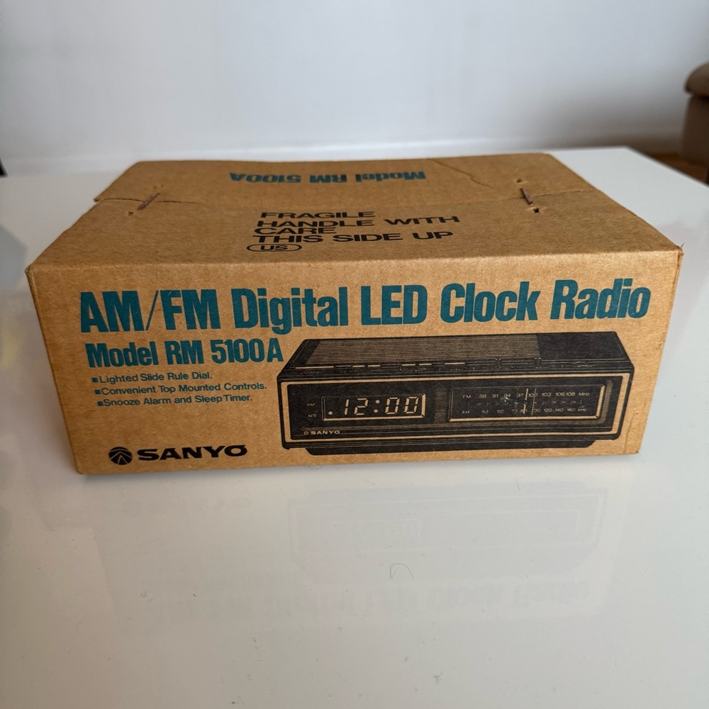 NEW Vintage 80s Sanyo AM/FM Digital LED Alarm Clock Radio Model RM 5100A